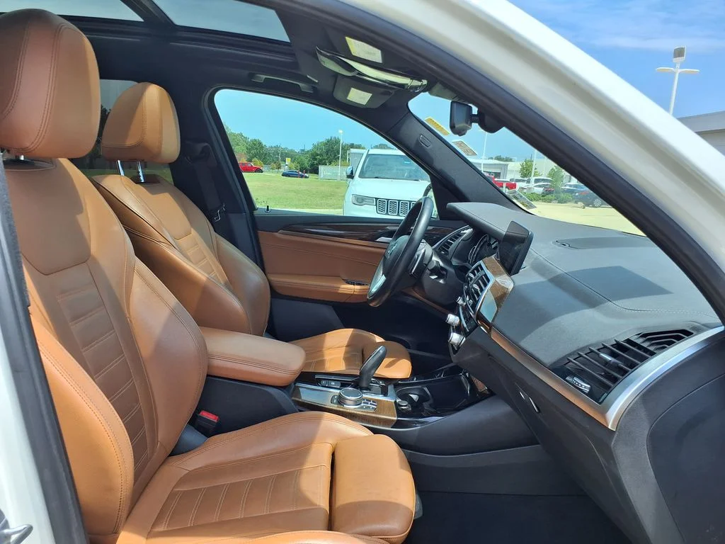 Used 2019 White BMW sDrive30i image 23
