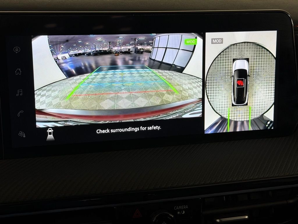 Used 2025 Red Nissan SR image 18