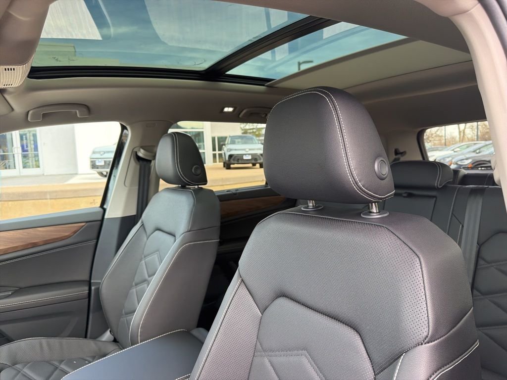 New 2026 Deep Black Pearl Volkswagen 2.0T SE w/Technology image 19