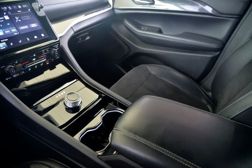 Used 2023 Black Jeep Altitude X image 27