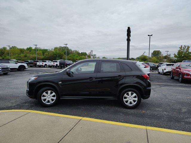 New 2027 Black Mitsubishi 2.0 S image 4