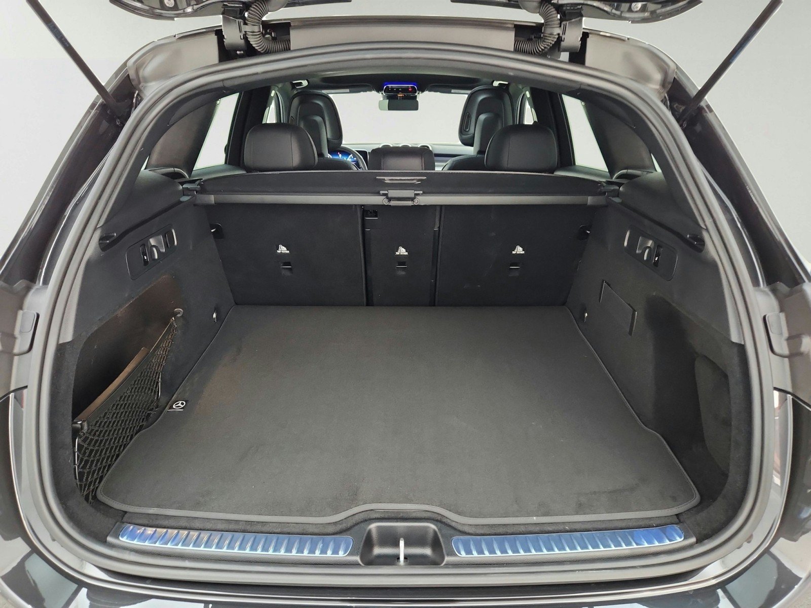 Certified Used 2026 Graphite Grey Metallic Mercedes-Benz GLC 300 image 32