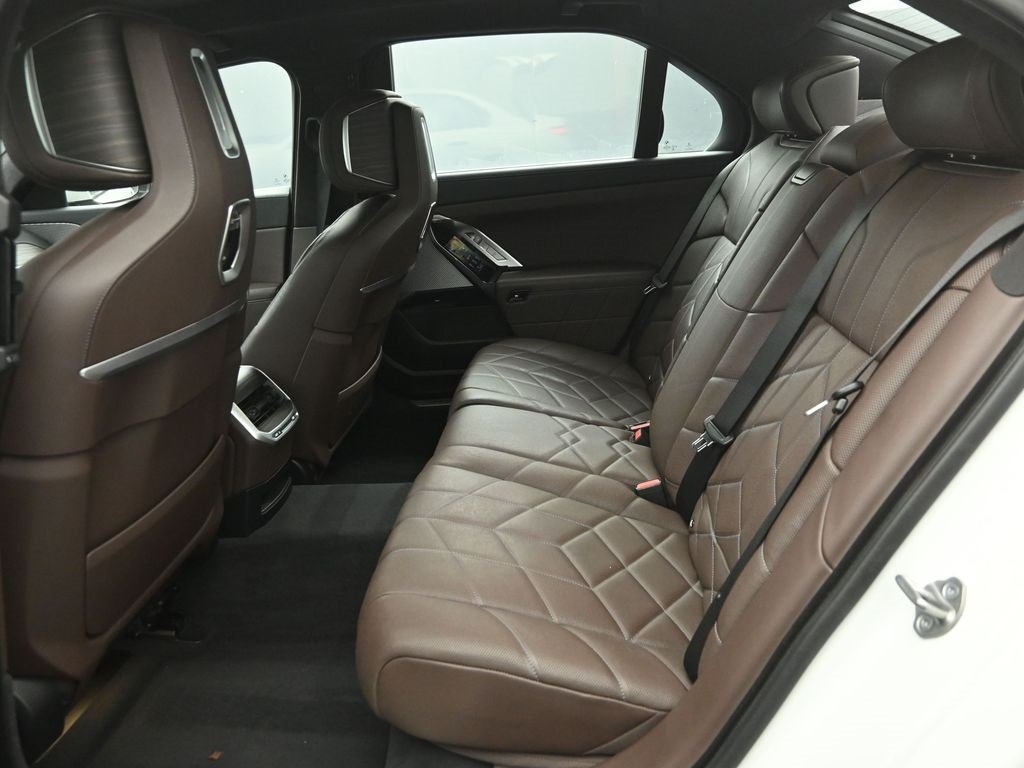 2023 BMW 760I - Image 21