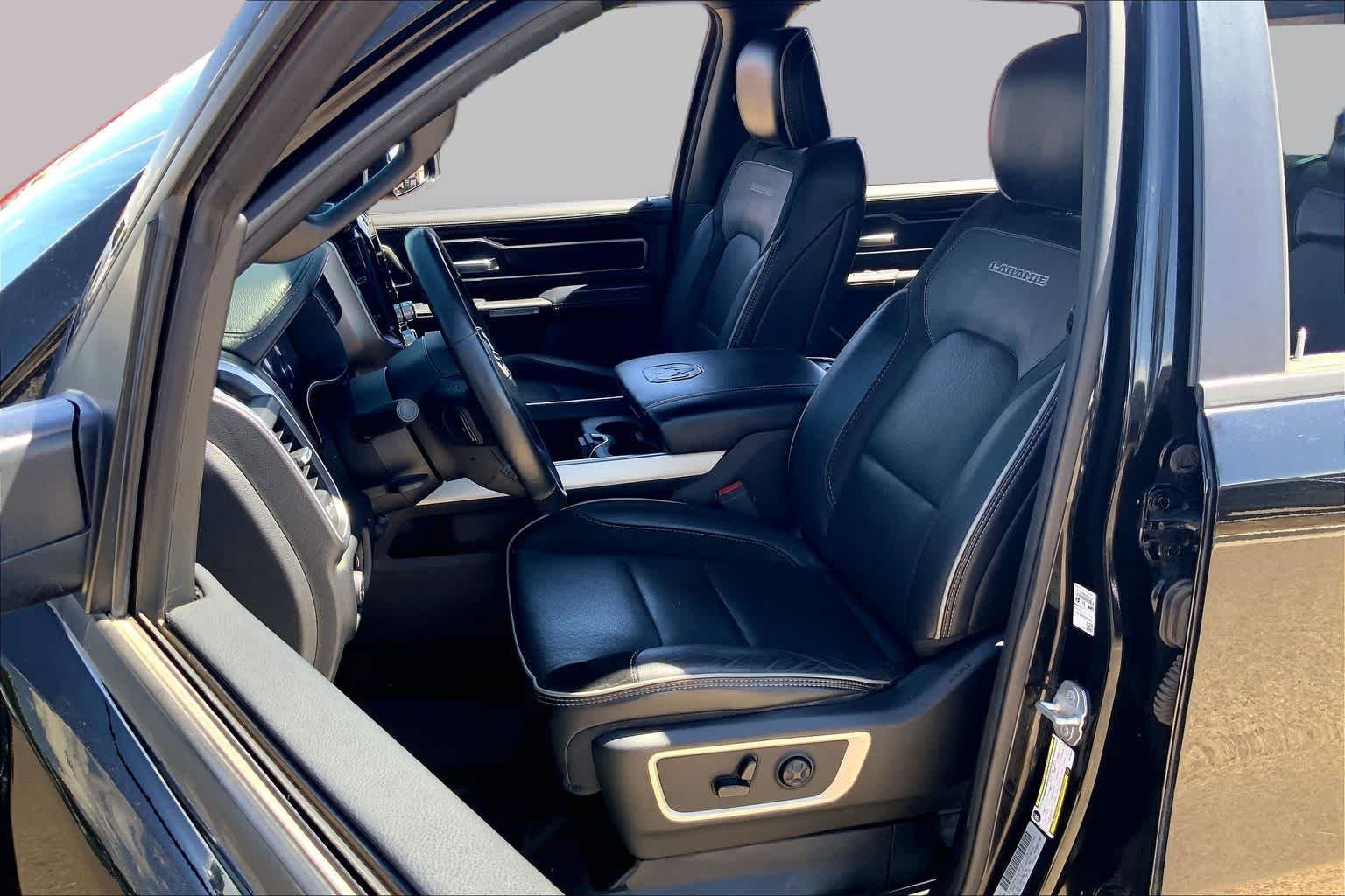 Used 2019 Diamond Black Crystal Pearlcoat Ram Laramie image 8