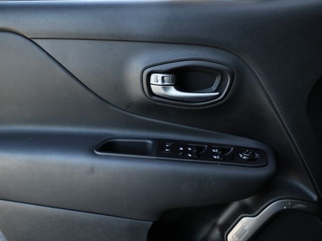 Used 2022 Alpine White Clearcoat Jeep Sport image 14