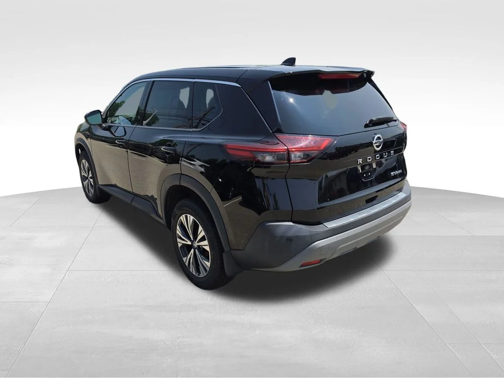Used 2021 Black Nissan SV image 4
