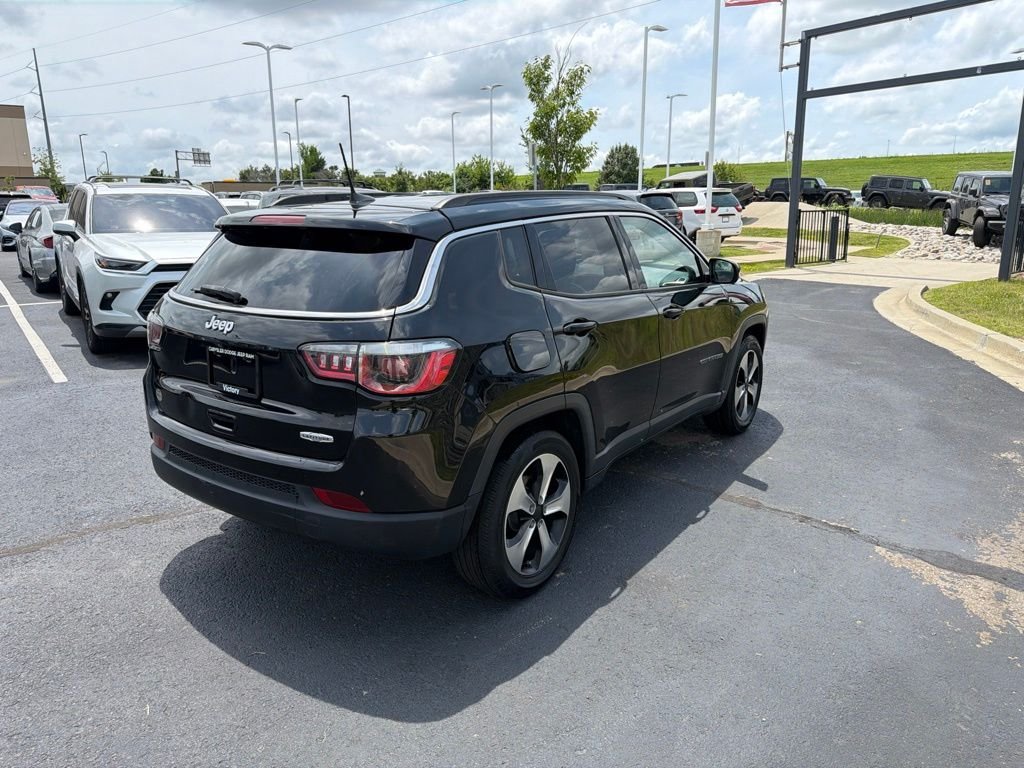 Used 2018 Black Jeep Latitude image 7