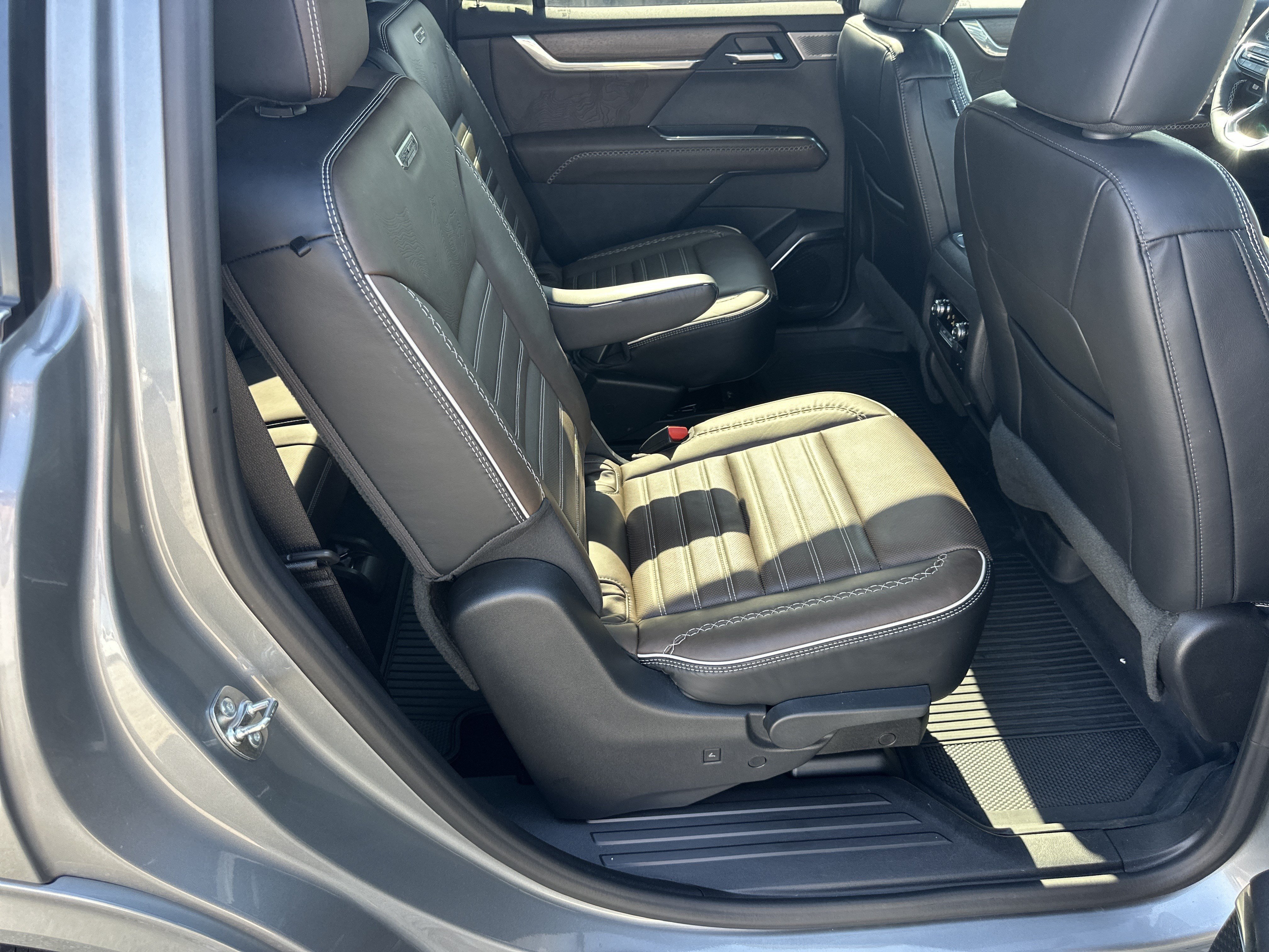 2026 GMC Acadia Denali Ultimate - Photo 16