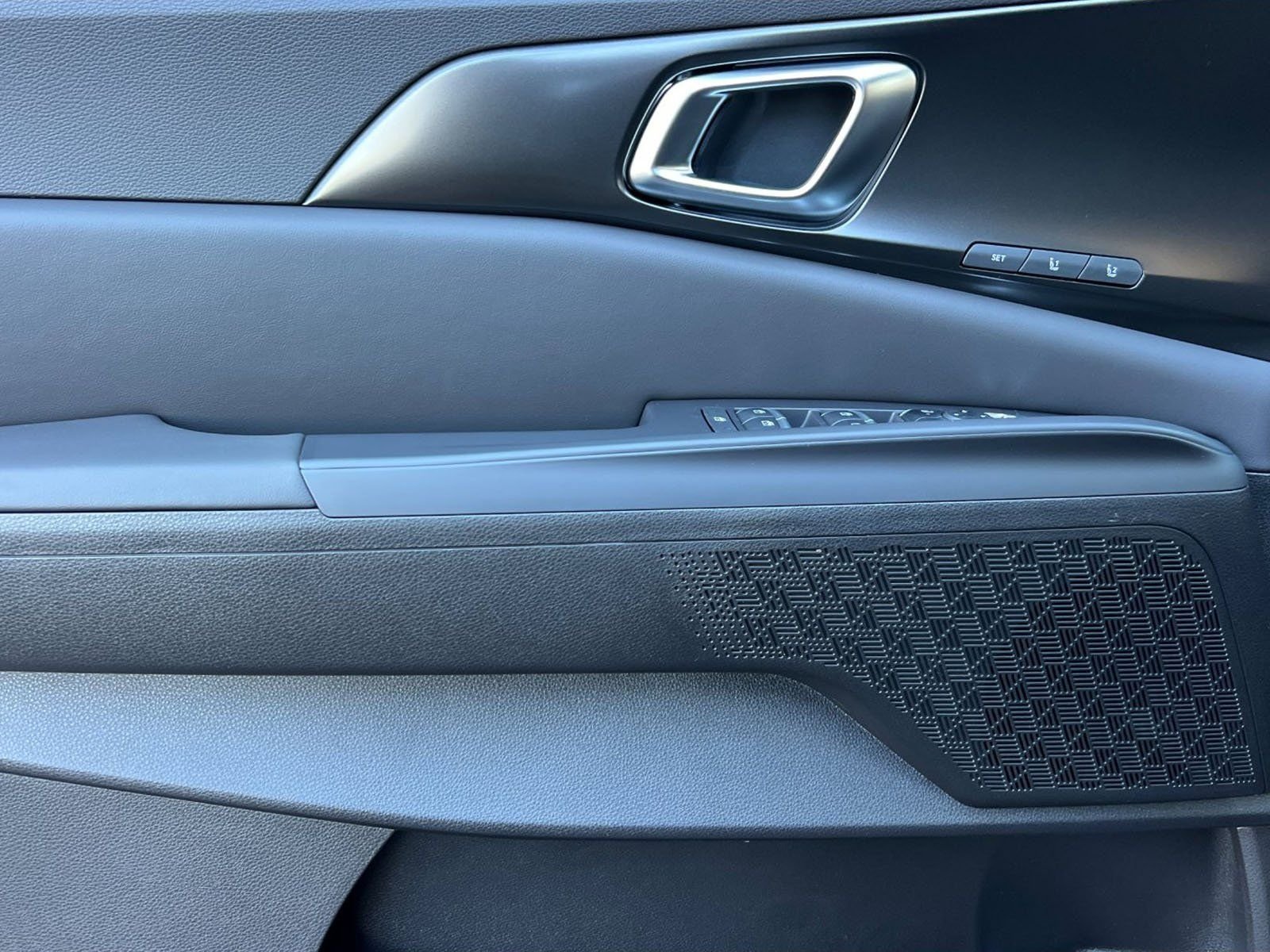 2025 Kia Carnival SX - Photo 11