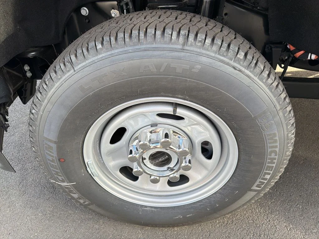 New 2025 Oxford White Ford F-250® XL image 3