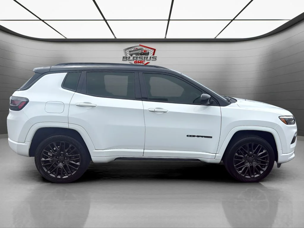 Used 2022 White Jeep High Altitude image 6