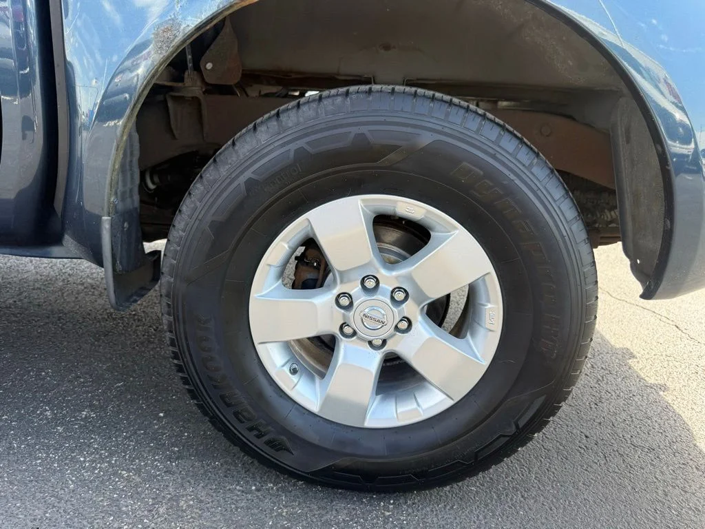 Used 2013 Blue Nissan SV image 31