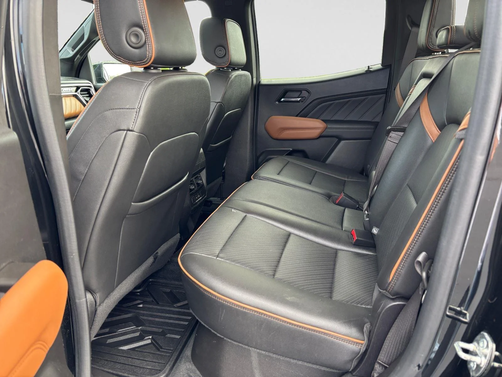 Used 2023 Onyx Black GMC 4WD AT4 image 50