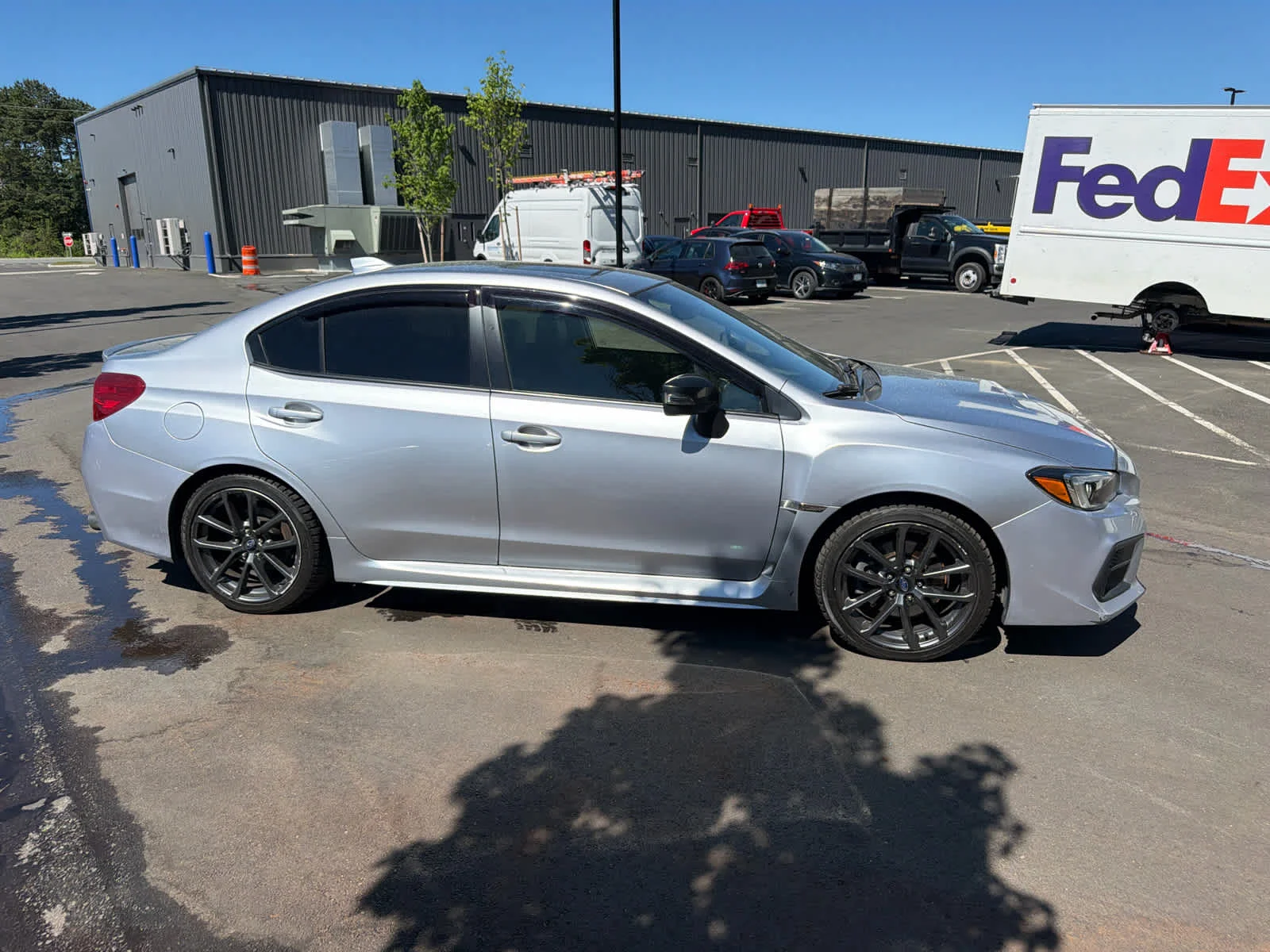 Used 2018 Ice Silver Metallic Subaru Limited image 21