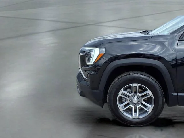 Used 2026 Ebony Twilight Metallic GMC Elevation image 21