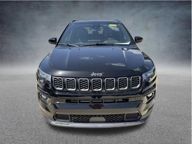 New 2026 Diamond Black Crystal Pearl-Coat Exterior Paint Jeep Limited image 2