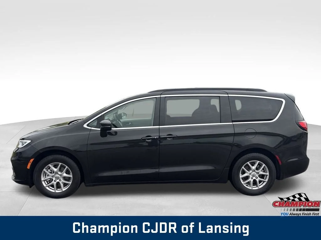 Used 2022 Black Chrysler Touring L image 4