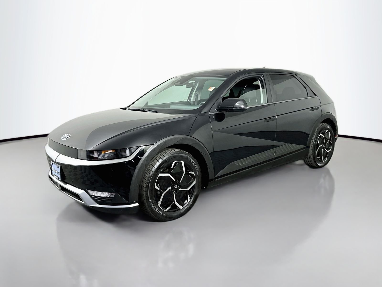 Used 2023 Abyss Black Hyundai SEL image 4