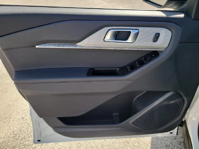 New 2027 White Metallic Ford Active image 18
