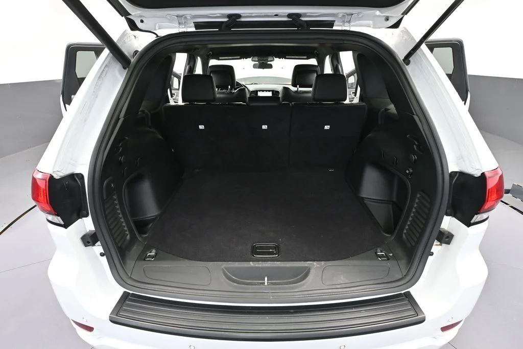Used 2021 White Jeep Laredo X image 41