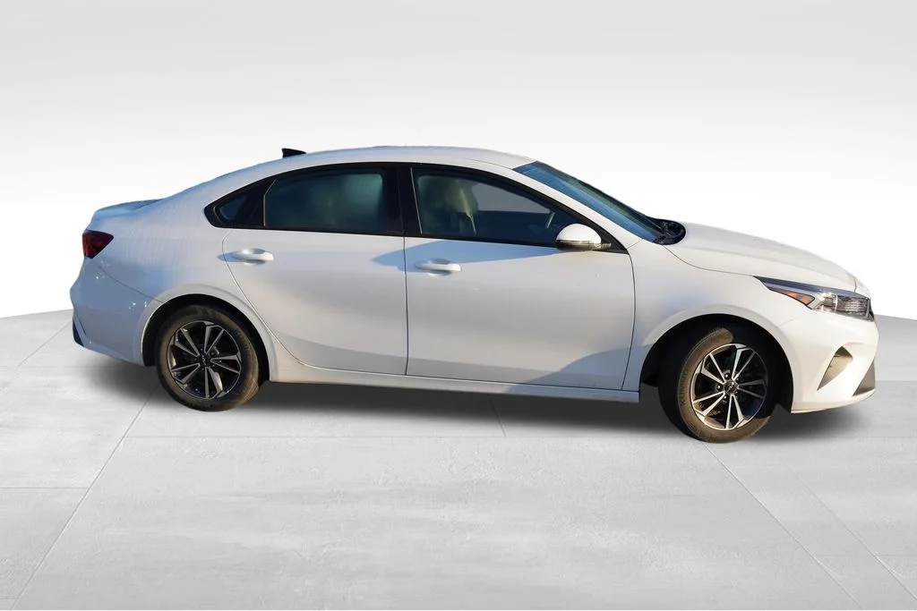 Used 2024 Snow White Pearl Kia LXS image 2
