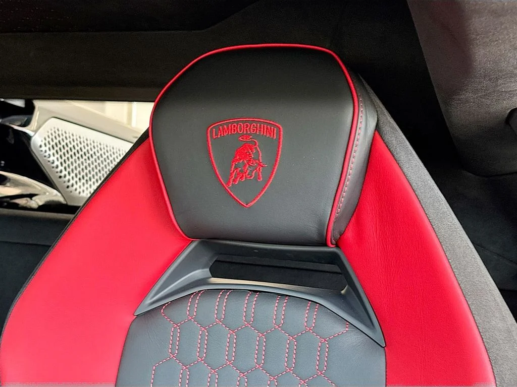 2024 Lamborghini Revuelto Base - Photo 18