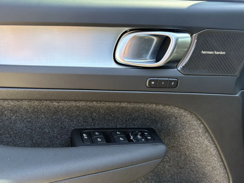 New 2026 Denim Blue Volvo Ultra image 11