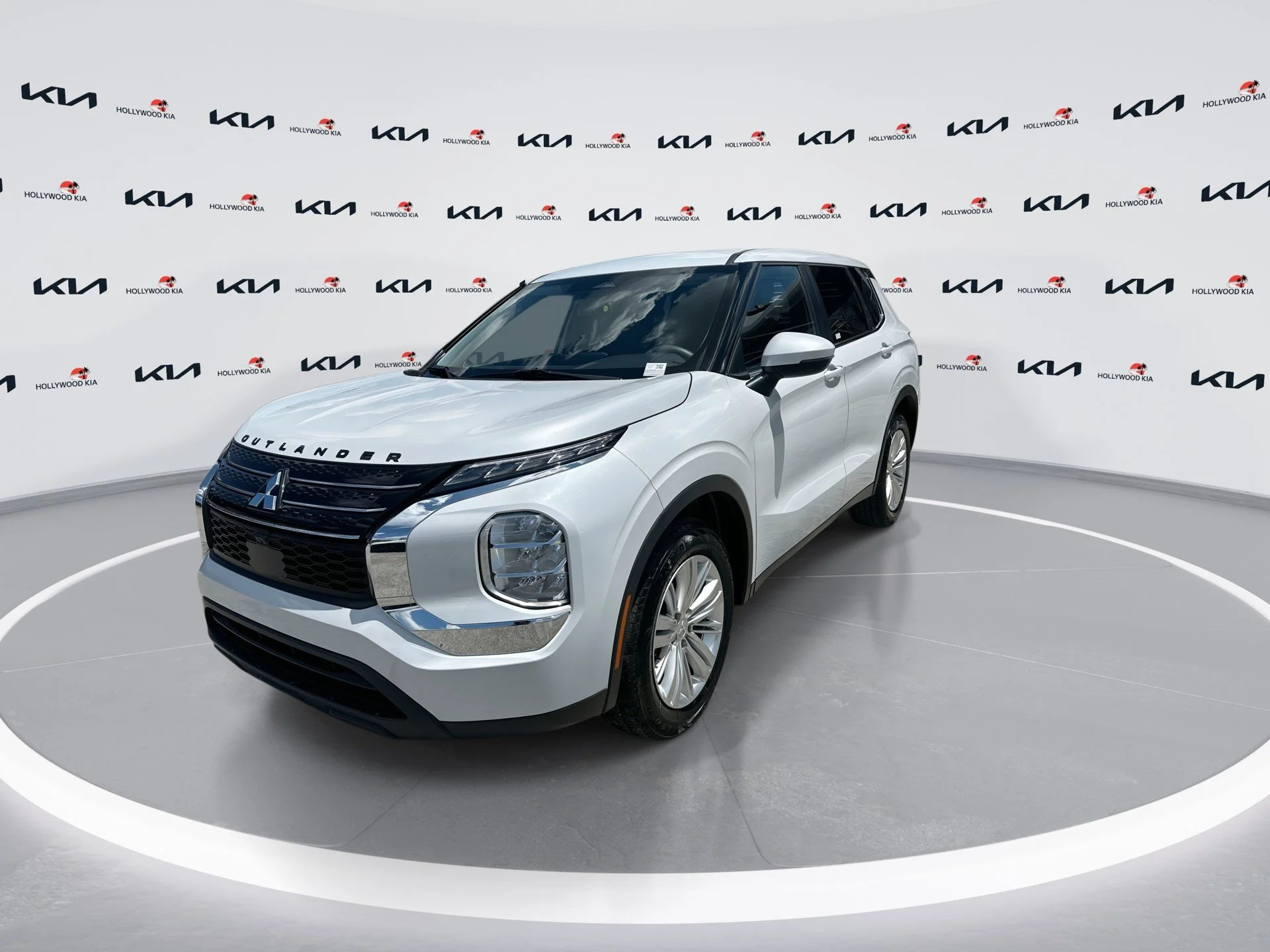 Used 2023 White Mitsubishi ES image 4