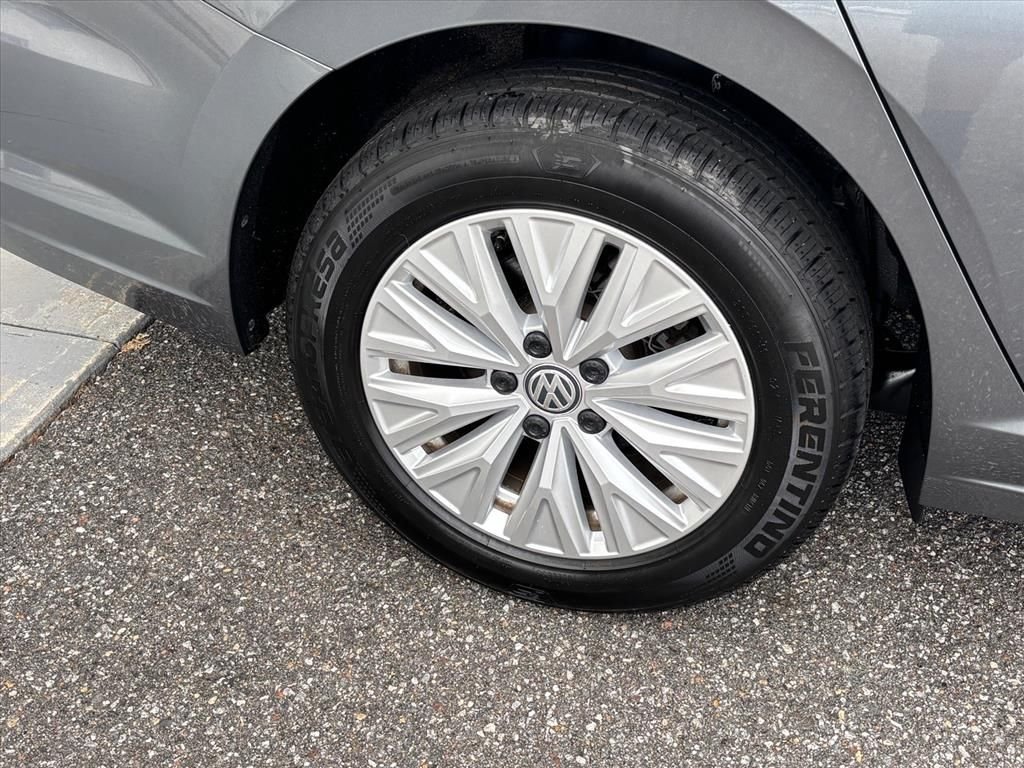 Used 2019 Platinum Gray Metallic Volkswagen 1.4T S image 27