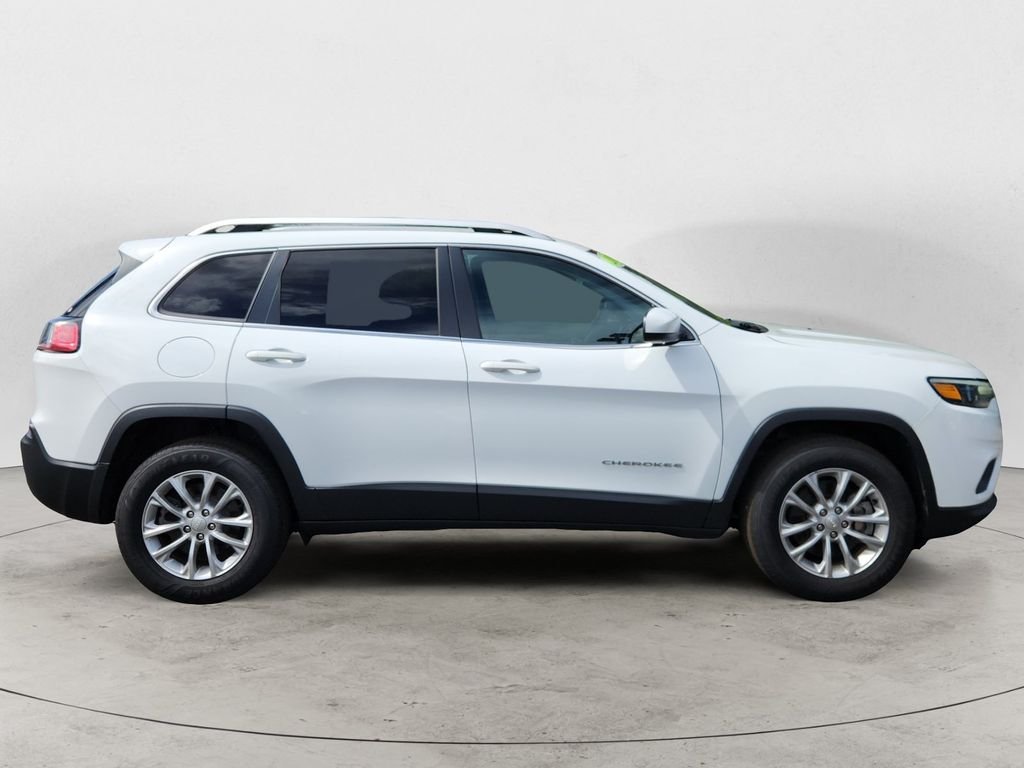 Used 2019 White Jeep Latitude image 6