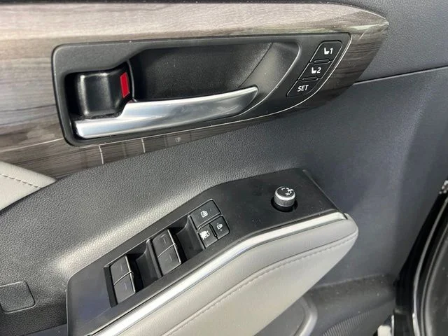 2021 Toyota Highlander Limited - Photo 17