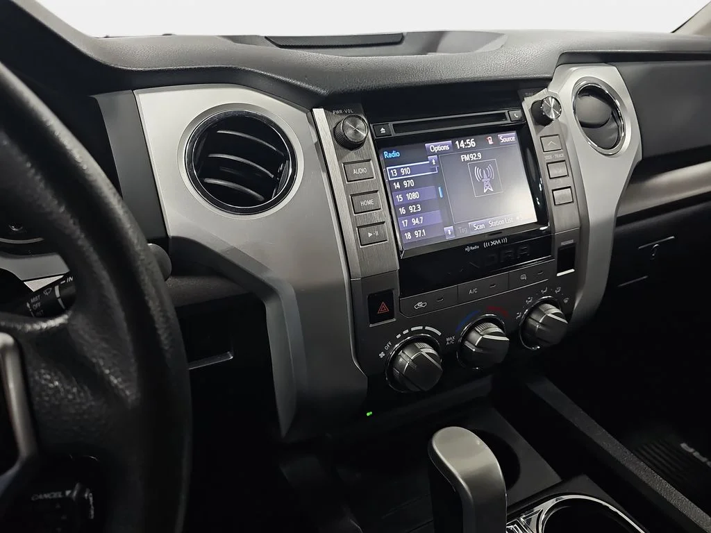 Used 2014 Silver Toyota SR5 image 22