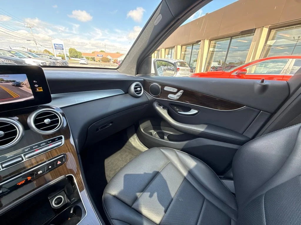 Used 2021 White Mercedes-Benz GLC 300 image 31