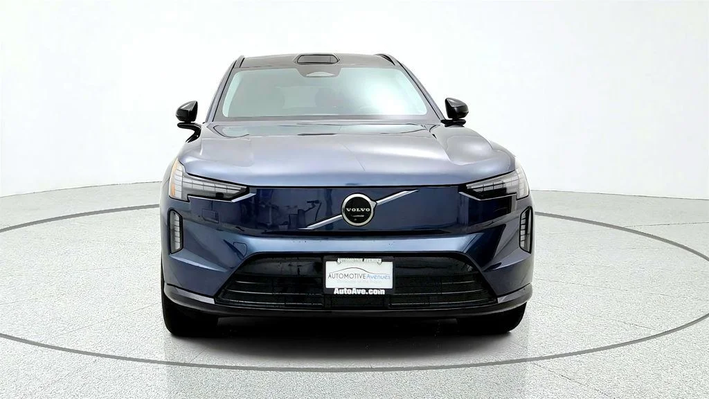 Used 2025 Denim Blue Metallic Volvo Twin Motor Plus 7-Seater w/ Tow Bar Hitch image 2