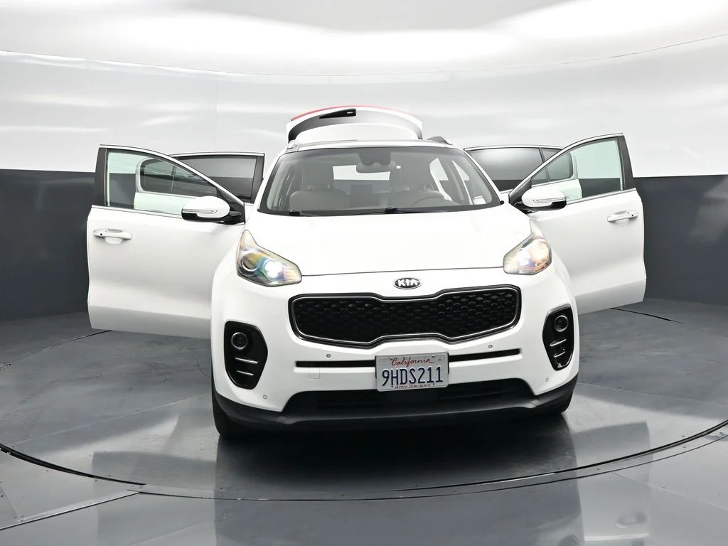 Used 2018 White Kia EX image 32
