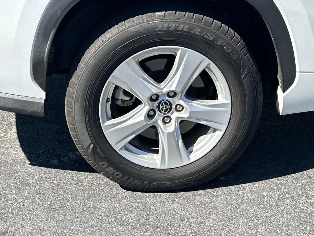 Used 2022 Beige Toyota L image 9