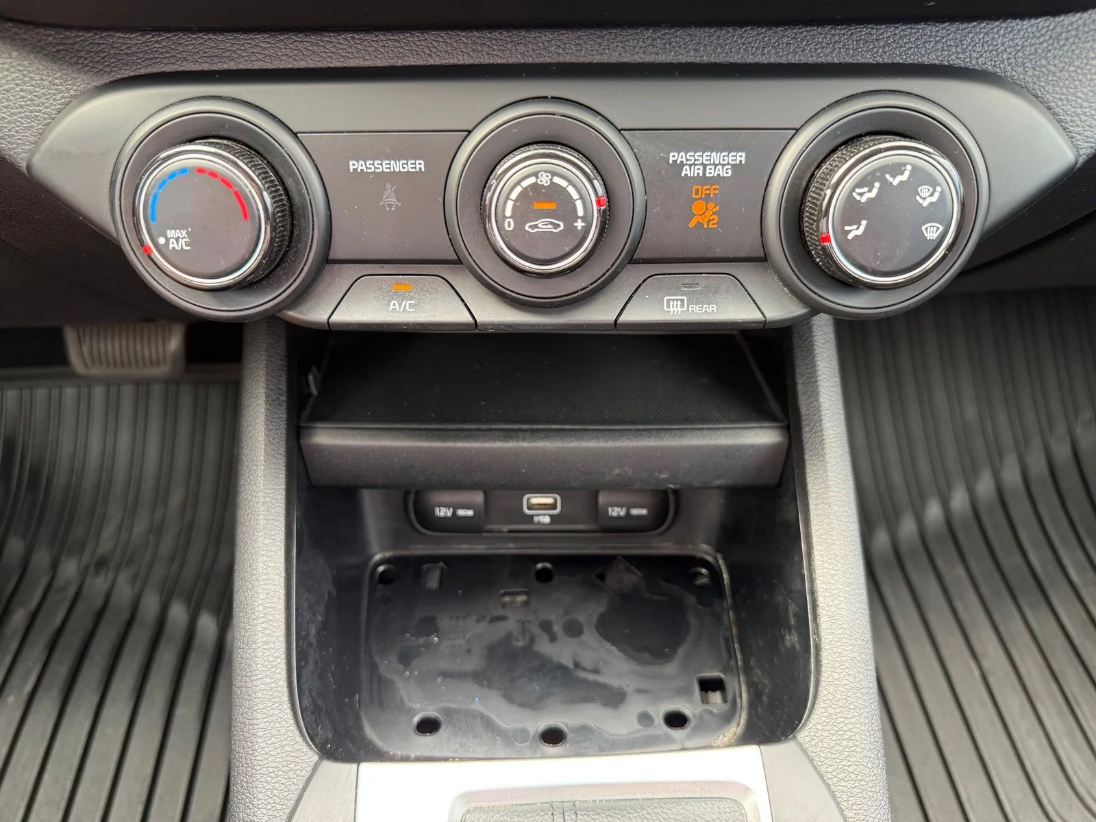 2023 Kia Forte LXS - Photo 24