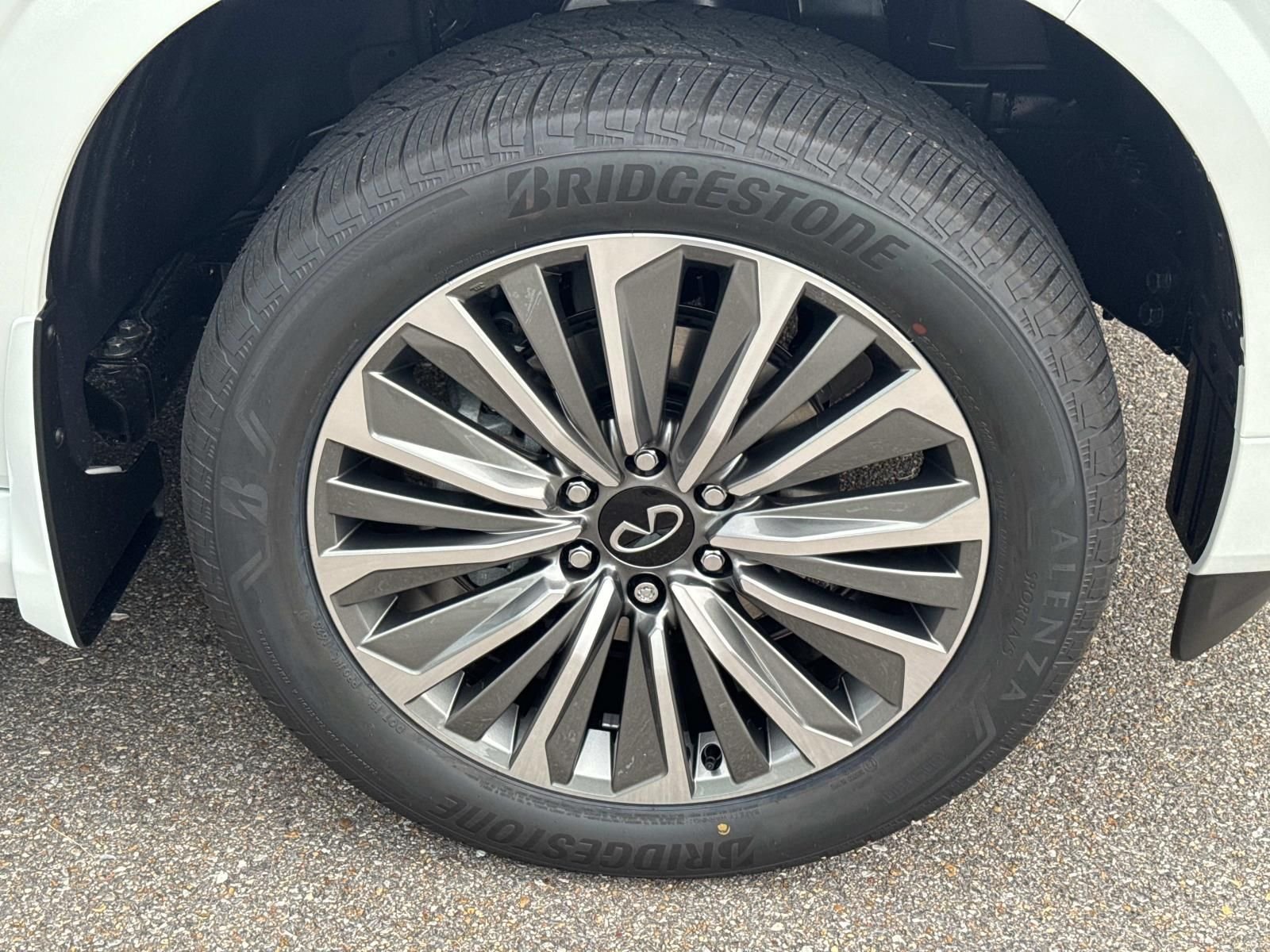 New 2027 RADIANT WHITE INFINITI Luxe 2WD image 3