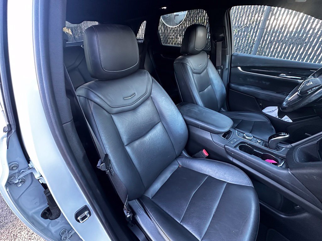 Used 2020 Crystal White Cadillac Premium Luxury image 21