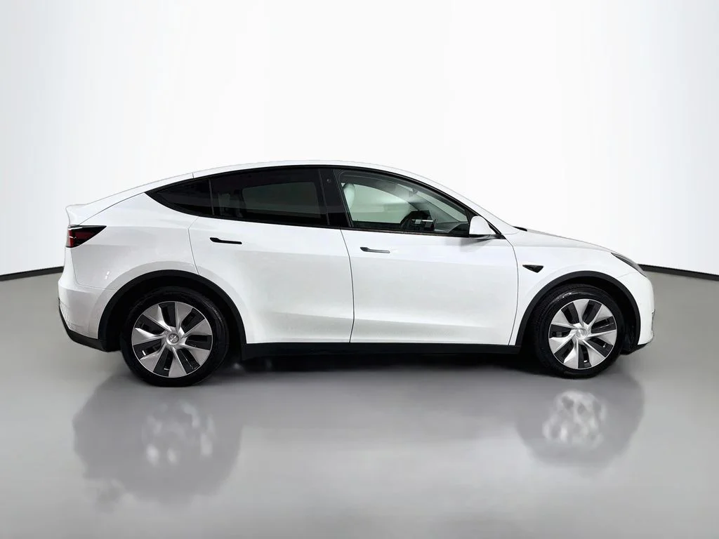 Used 2021 White Tesla Long Range image 4