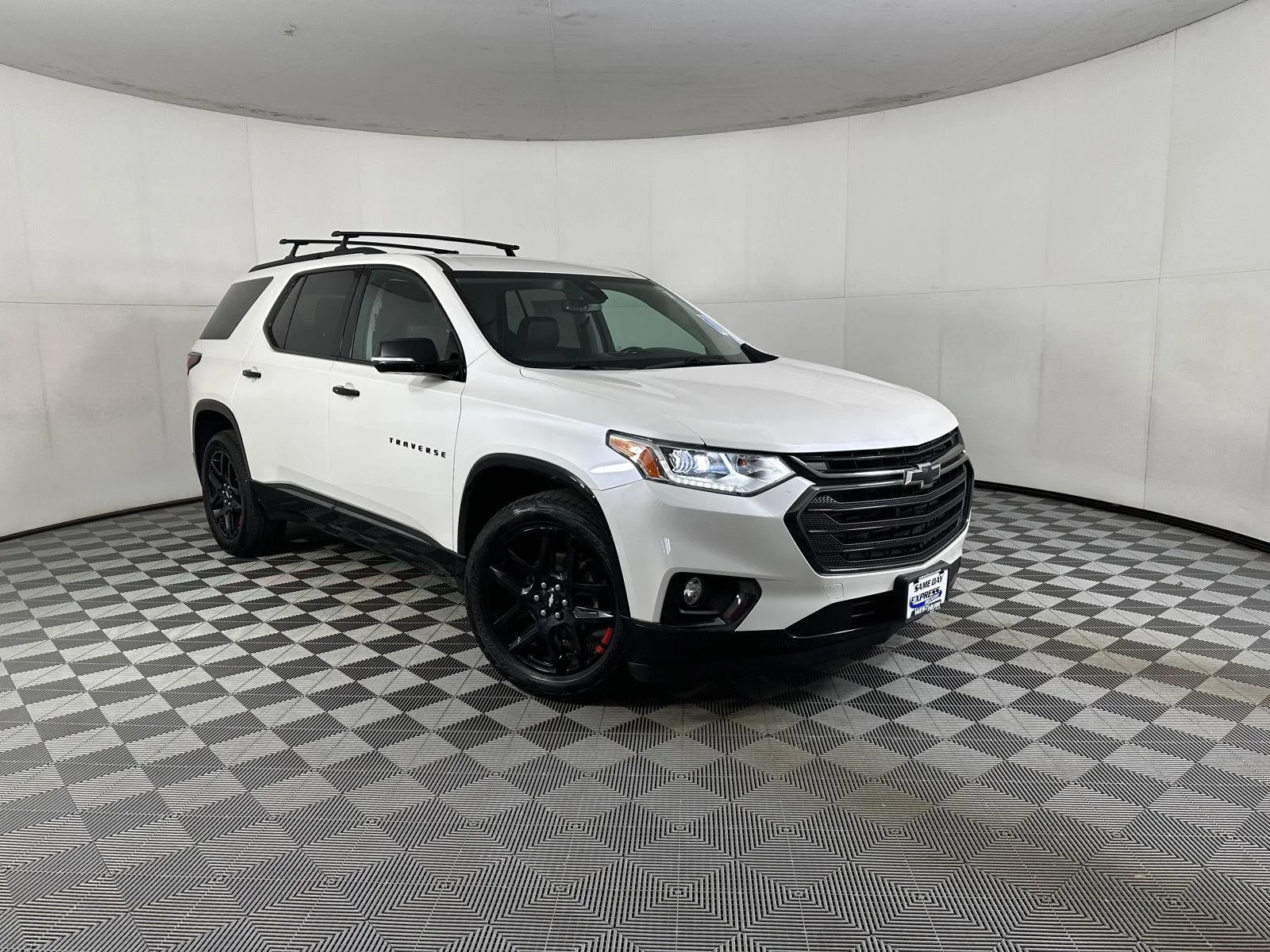 Used 2018 Iridescent Pearl Tricoat Chevrolet Premier image 14