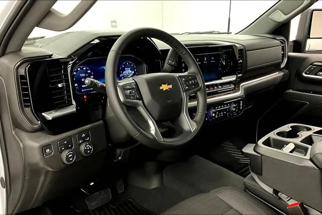 Used 2025 Summit White Chevrolet LT image 17