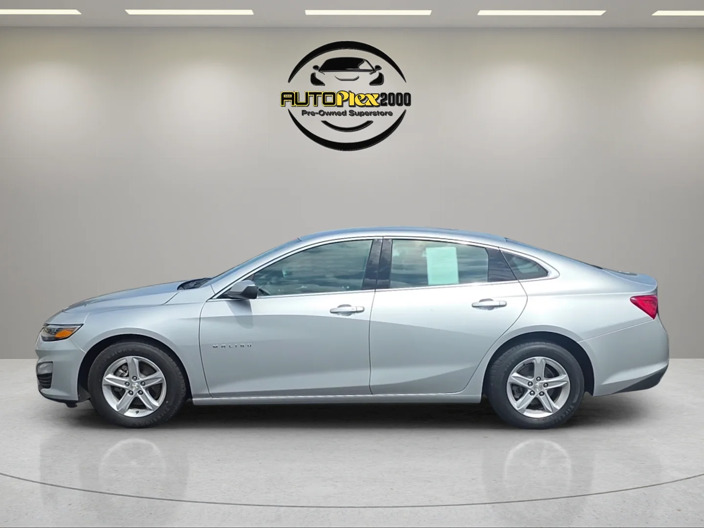 Used 2022 Silver Chevrolet LS image 4