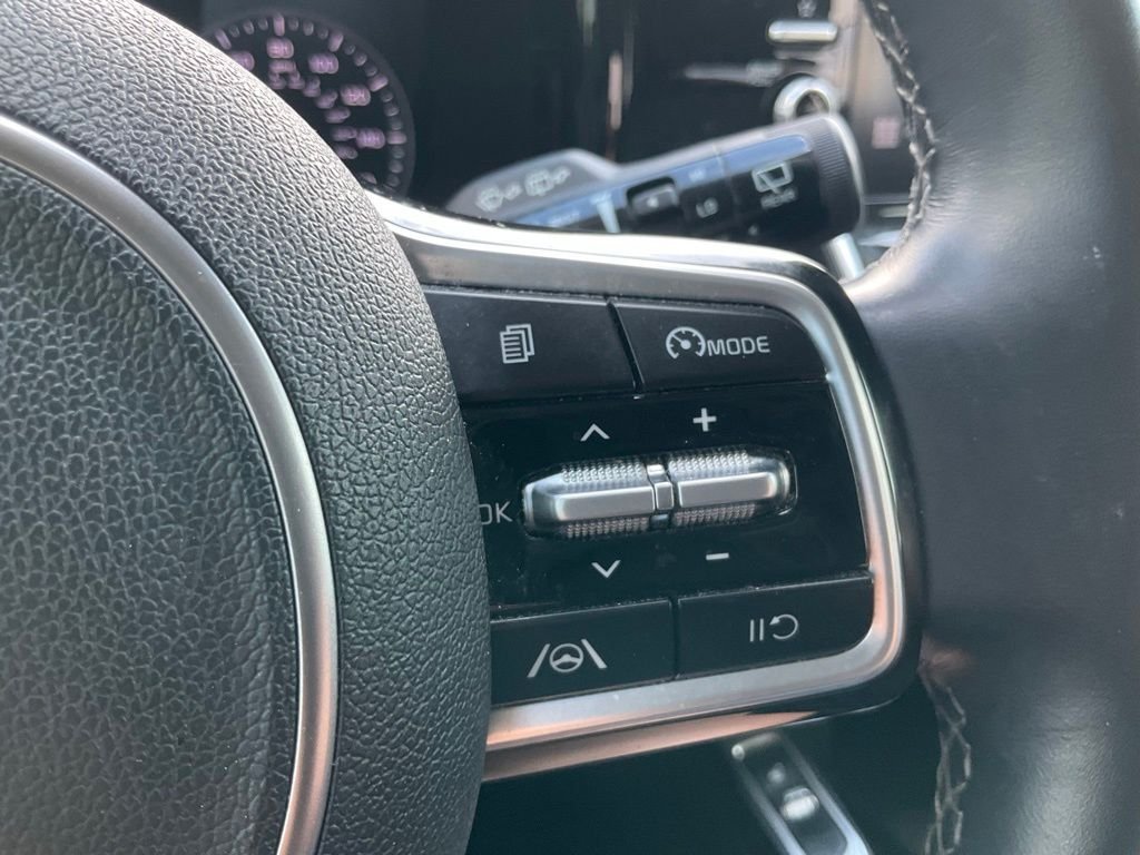 Used 2021 Crystal Beige Kia S image 5