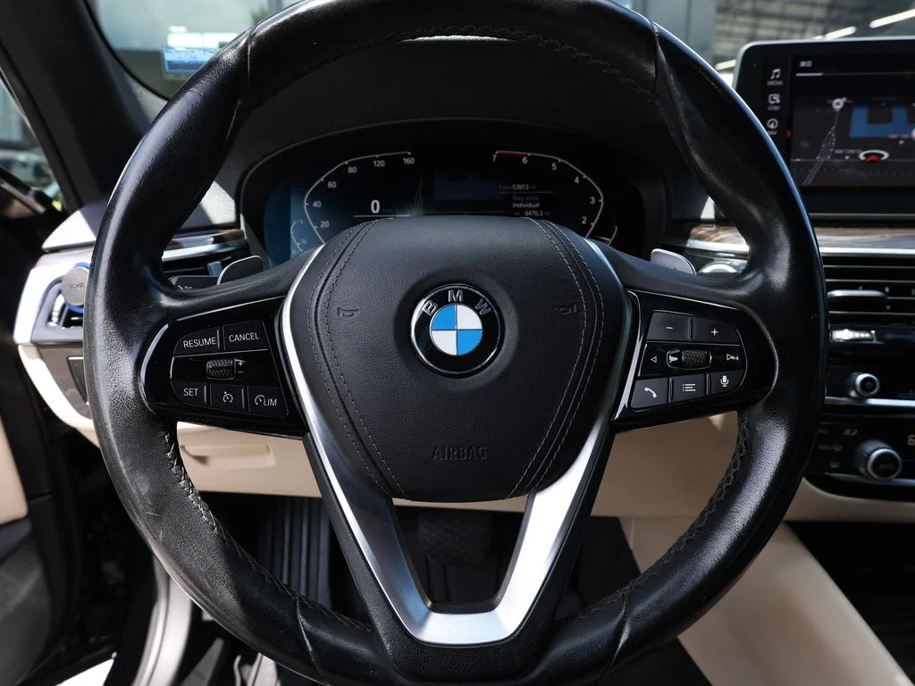 Used 2021 Gray BMW 530i xDrive image 39