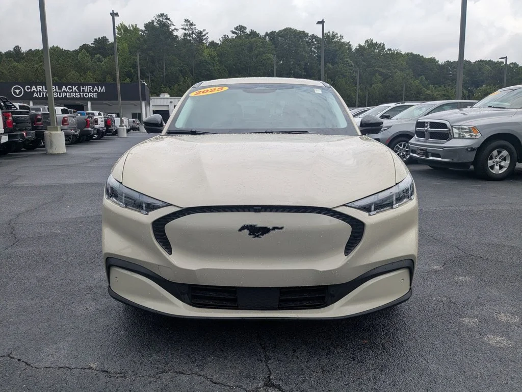 Used 2025  Ford Select image 2