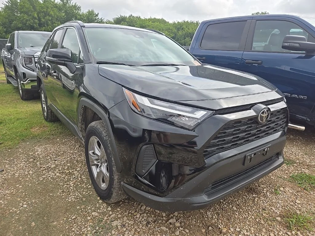 Used 2025 Black Toyota XLE image 4