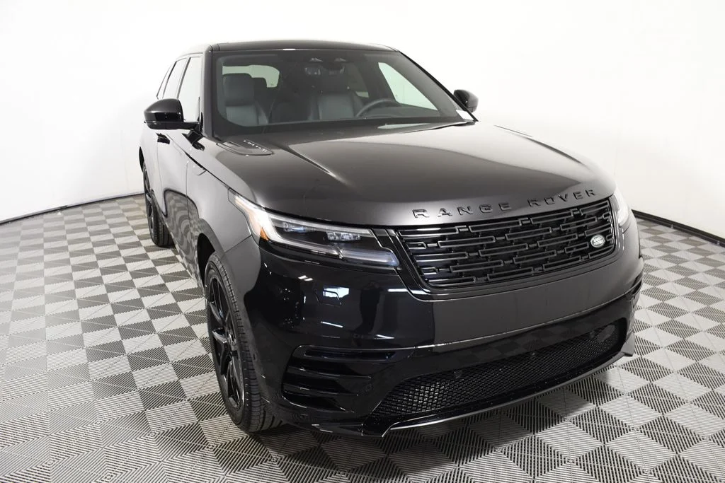 New 2026 Santorini Blk Land Rover Dynamic SE image 9