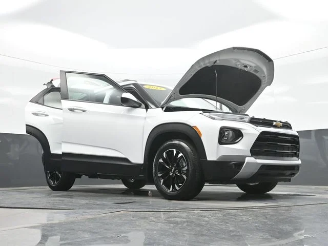 Used 2022 White Chevrolet LT image 32