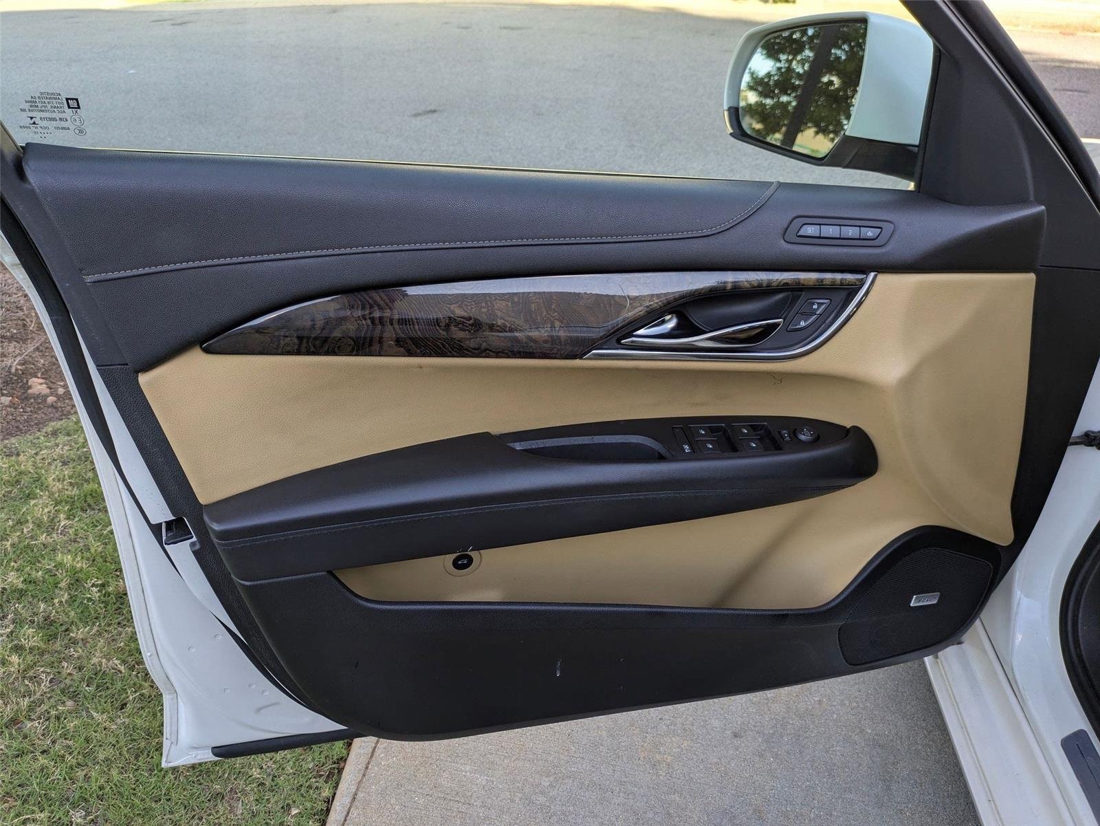 Used 2013 White Diamond Tricoat Cadillac Luxury image 11
